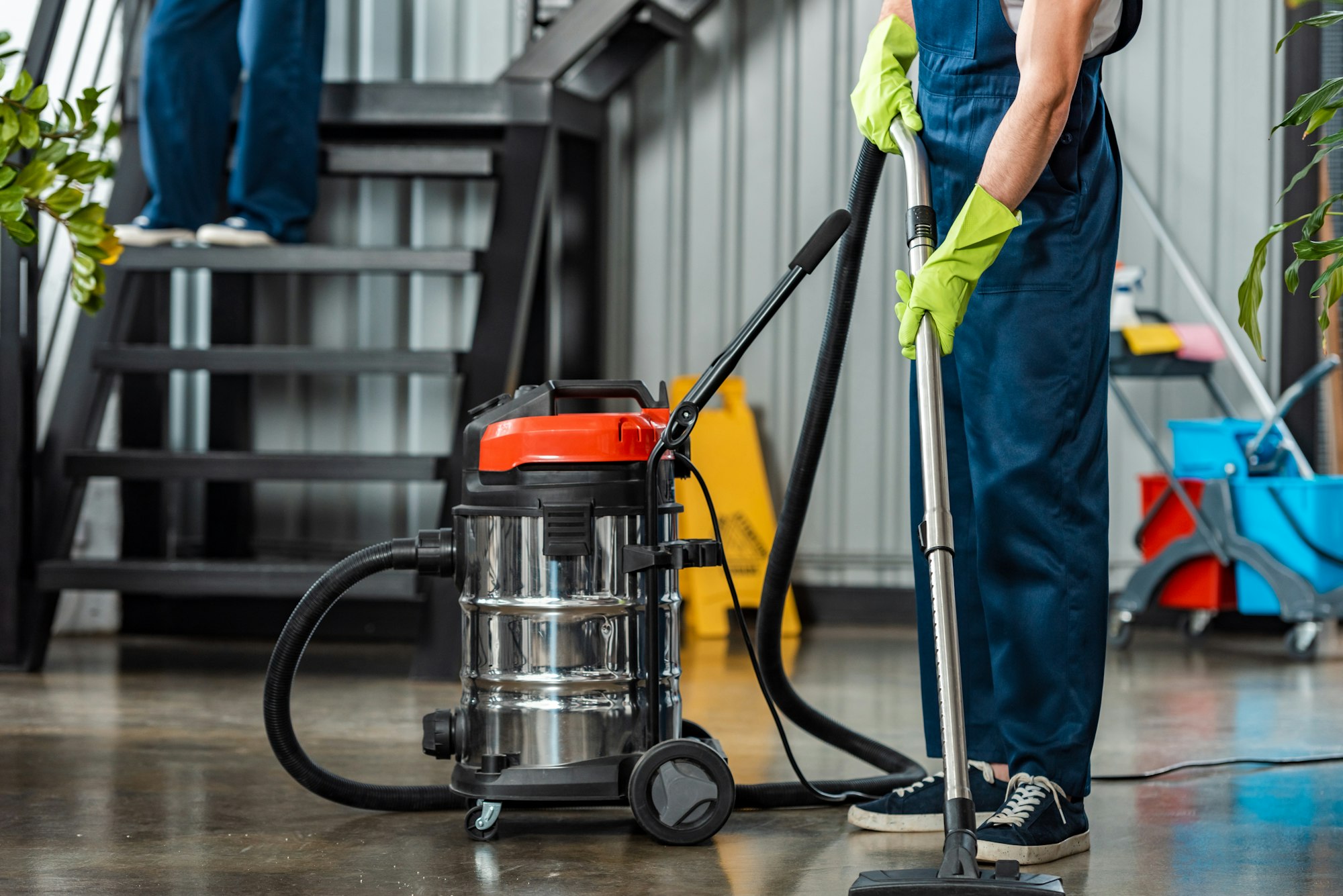 cropped-view-of-cleaner-in-uniform-cleaning-floor-with-vacuum-cleaner.jpg cropped-view-of-cleaner-in-uniform-cleaning-floor-with-vacuum-cleaner.jpg